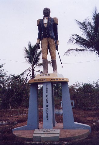 トゥッサン・ルーベルチュールの銅像