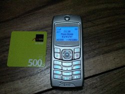 携帯とカード（500CFA分）